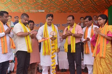 CM Dr Manik Saha addressing in a blood donation camp organized by BJP at Ramnagar-7. TIWN Pic May 1